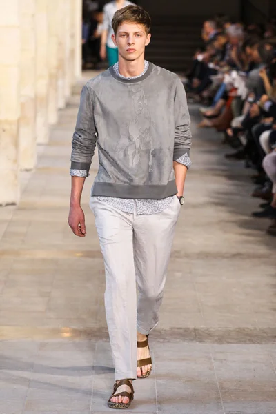 Look 11